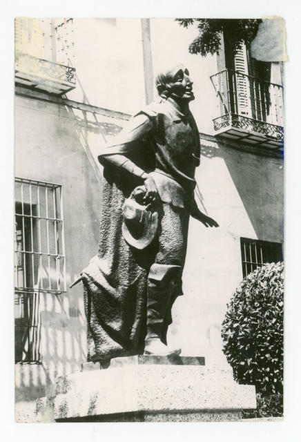 Monumento homenaje a Jacinto Benavente en el Escorial